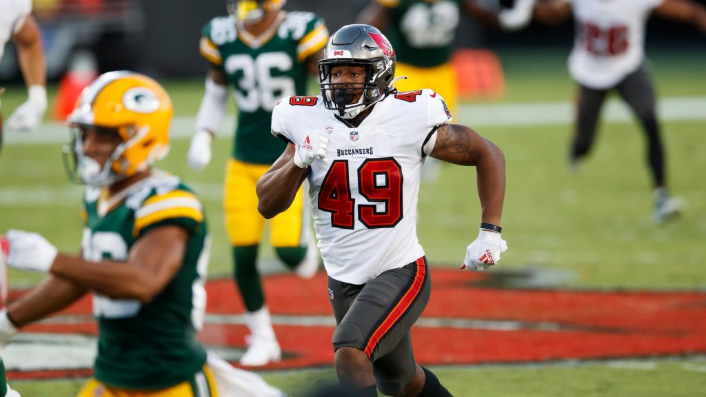 Former Wagner Standout Cam Gill Re-Signs with Tampa Bay Buccaneers -  Northeast Conference